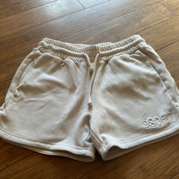 J80 Fit Cream Shorts - Picture 1 of 4